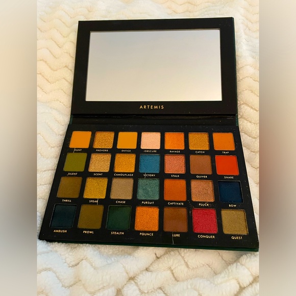 Alter Ego - Artemis 28 color eyeshadow palette - Picture 2 of 3